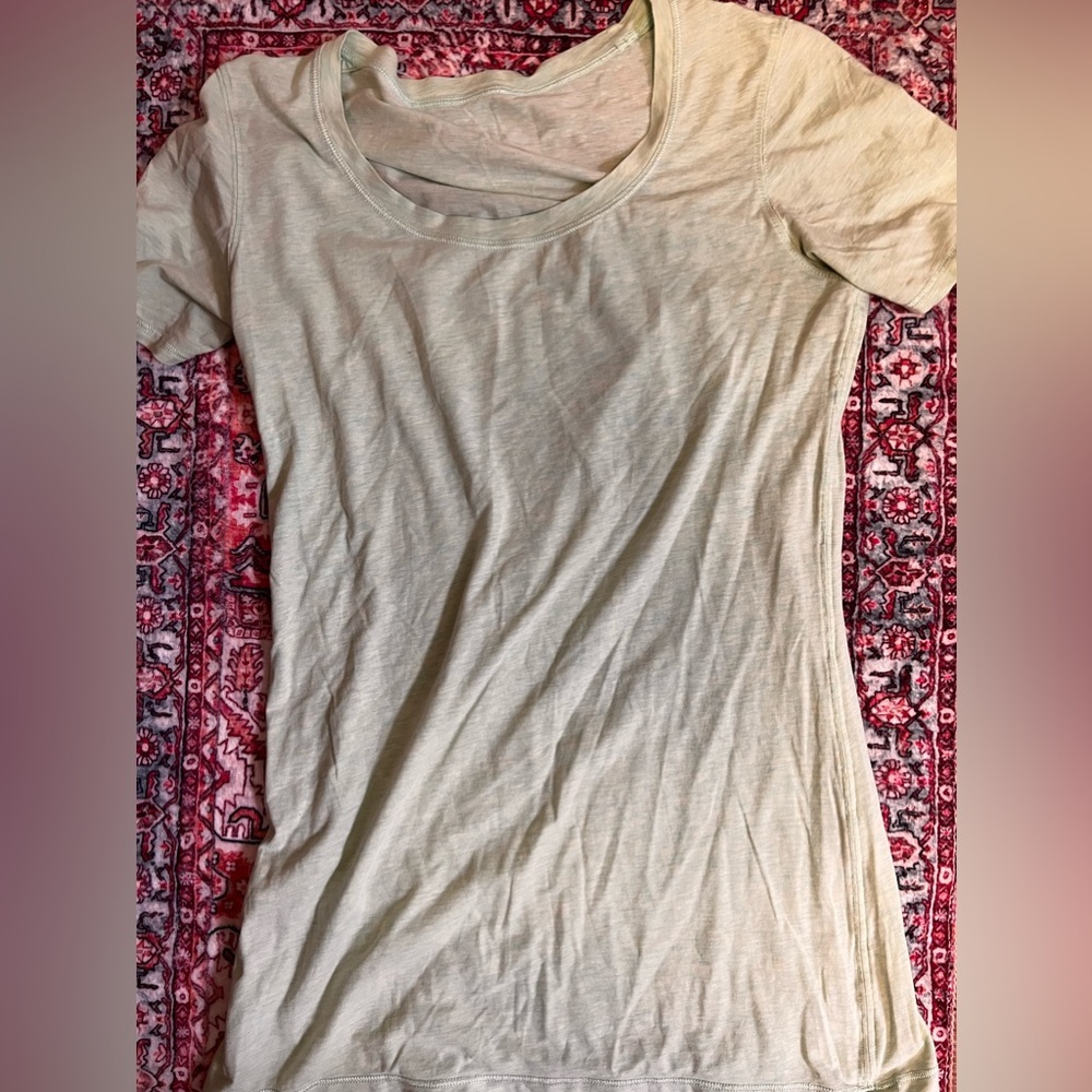 Lululemon scoop u neck green short sleeve top lightweight sheer small fitted